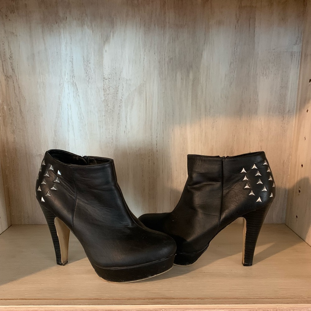 Madden Girl ankle boots size 6.5